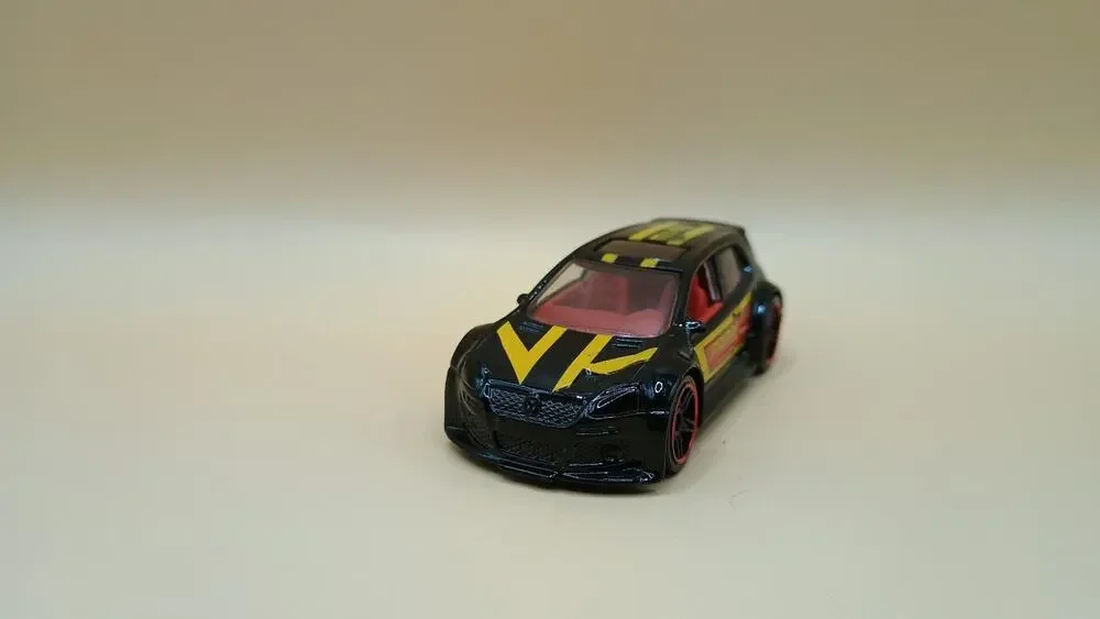 Hot Wheels 2019 Red Edition 3/12 Volkswagen Golf GTI Black MOMO
